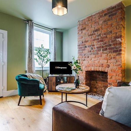 Chester City Centre Haven: Cozy 2-Bed Home for 6 Exterior photo