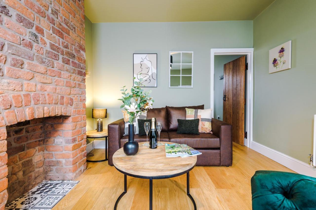 Chester City Centre Haven: Cozy 2-Bed Home for 6 Exterior photo