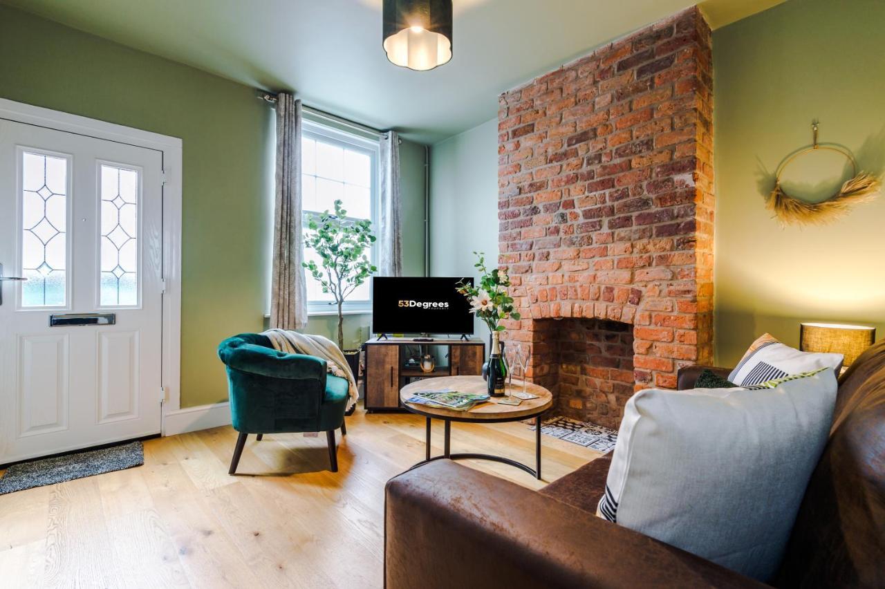 Chester City Centre Haven: Cozy 2-Bed Home for 6 Exterior photo